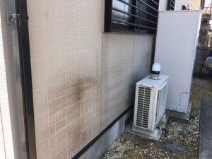 排気による外壁の黒ずみ汚れ|京都市H様邸の現地調査