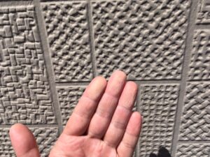 外壁に触れると粉が付くチョーキング現象|京都市H様邸