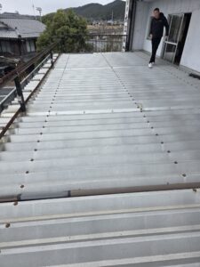 南丹市 外壁塗装前 波板(庇・テラス屋根)の状態確認