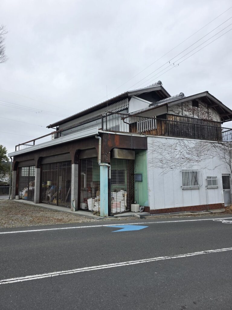 南丹市｜外壁塗装の着工前打ち合わせ｜ツタ除去・補修内容を現地確認