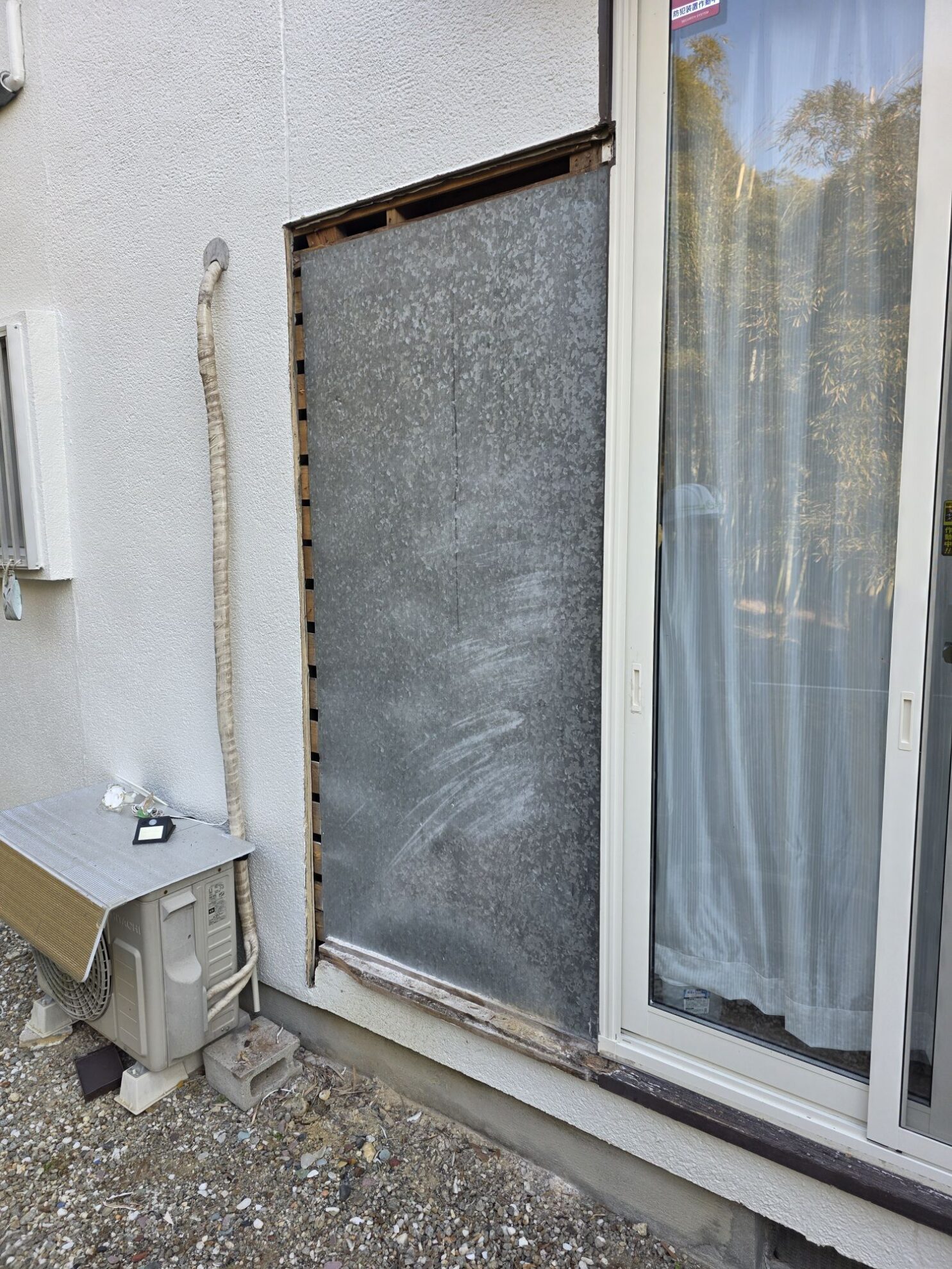 戸袋撤去後の下地確認|板金被せ工事の施工途中