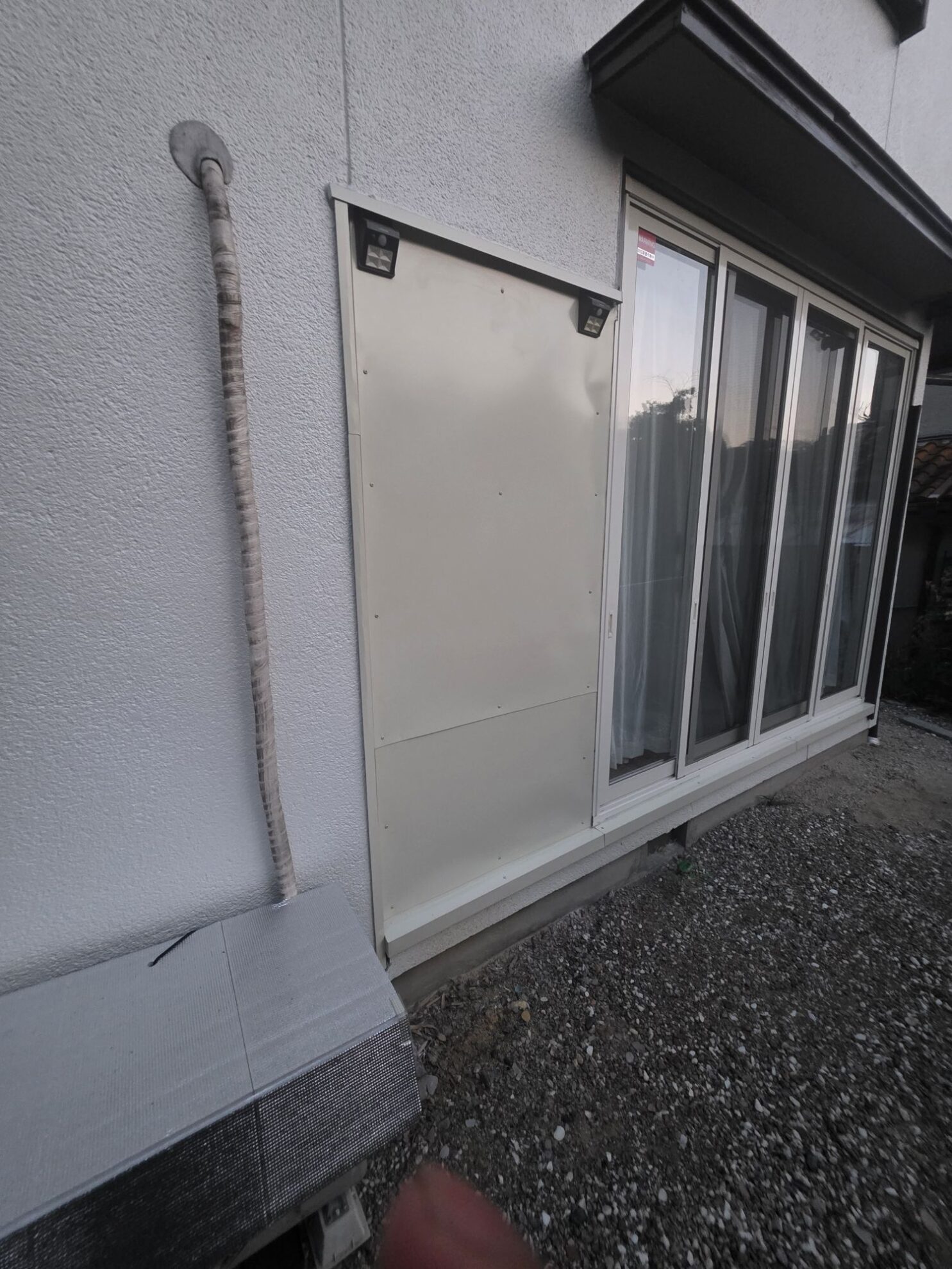 戸袋への板金被せ作業|耐久性向上のための補修工事